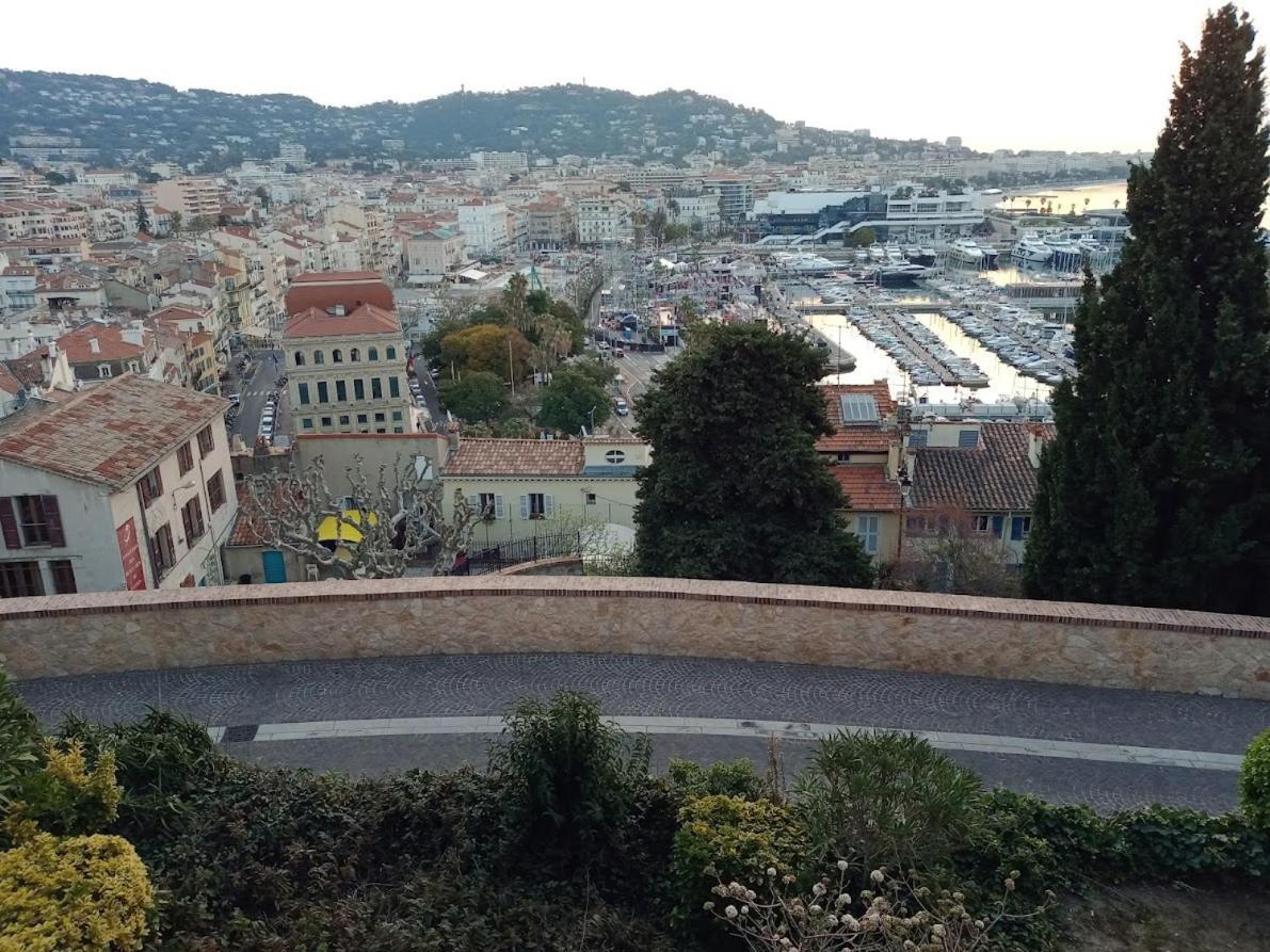 Apartment Cadre De Reve Vous Faites Le Menage- Very Good Prices But Have To Clea-n Th-e Flat *