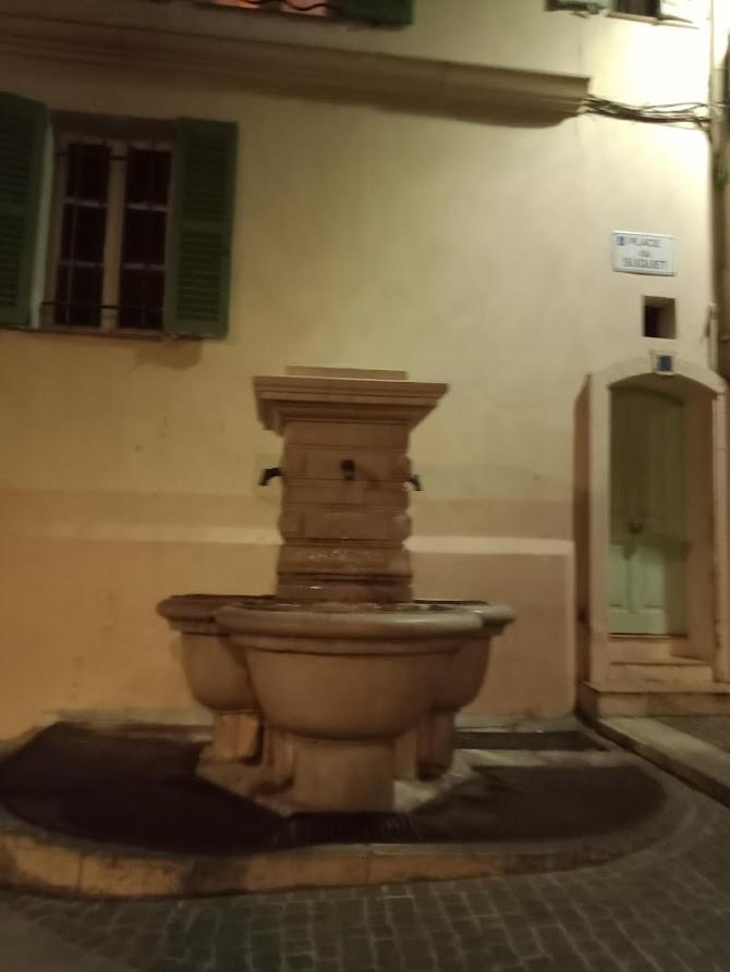 Apartment Cadre De Reve Vous Faites Le Menage- Very Good Prices But Have To Clea-n Th-e Flat *