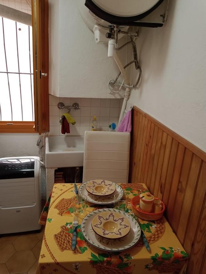 Cadre De Reve Vous Faites Le Menage- Very Good Prices But Have To Clea-n Th-e Flat