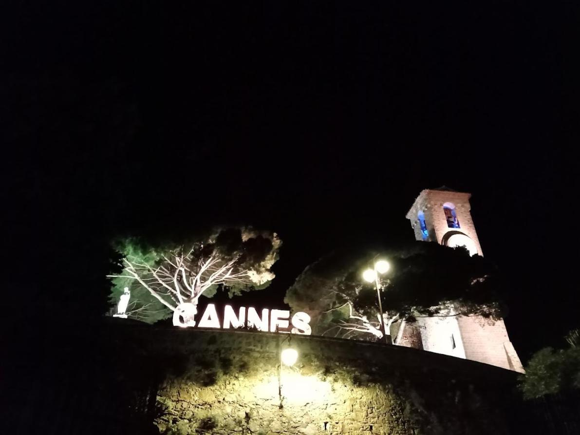 Cadre De Reve Vous Faites Le Menage- Very Good Prices But Have To Clea-n Th-e Flat * Cannes
