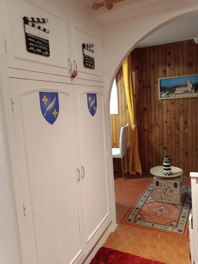 Cadre De Reve Vous Faites Le Menage- Very Good Prices But Have To Clea-n Th-e Flat Apartment *