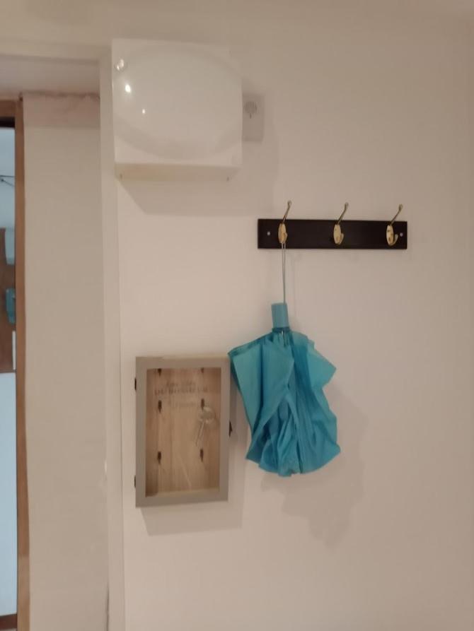 Cadre De Reve Vous Faites Le Menage- Very Good Prices But Have To Clea-n Th-e Flat * Cannes
