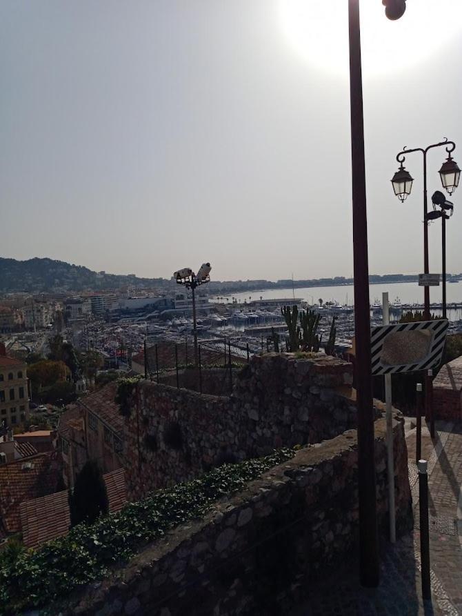 Cadre De Reve Vous Faites Le Menage- Very Good Prices But Have To Clea-n Th-e Flat Apartment