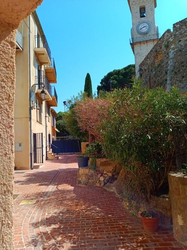 Cadre De Reve Vous Faites Le Menage- Very Good Prices But Have To Clea-n Th-e Flat Apartment Cannes